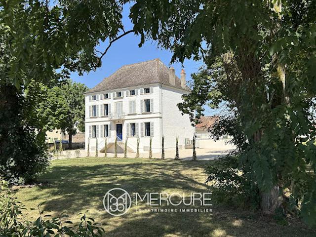 Propriété avec piscine et jardin