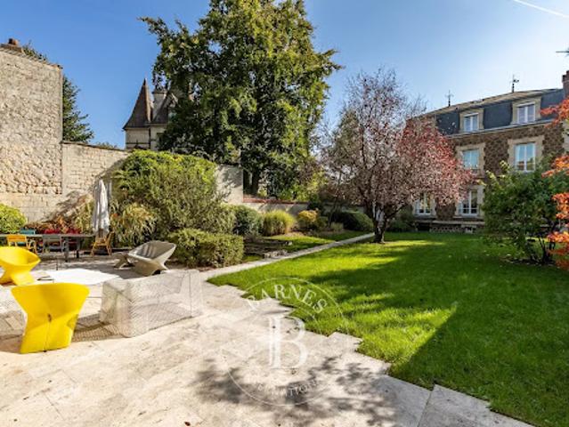 Propriété avec piscine et jardin