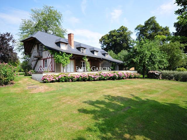Propriété avec piscine et jardin