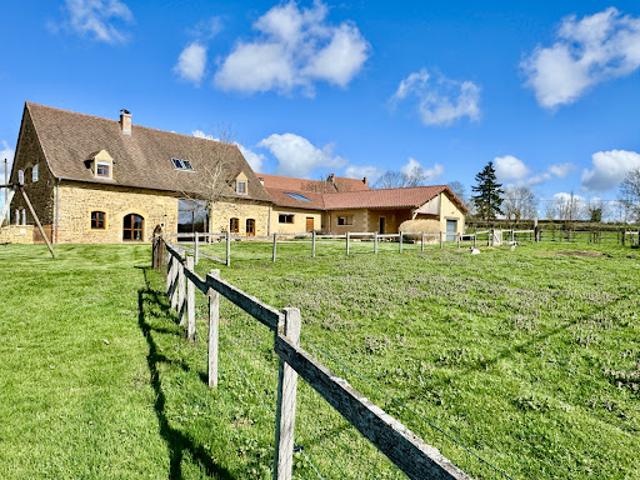 Propriété avec piscine et jardin
