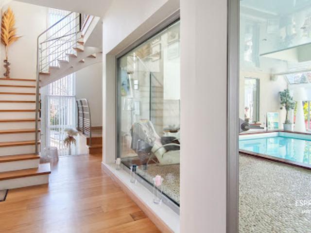 Propriété avec piscine et jardin