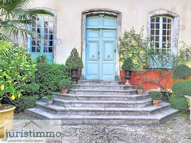 Propriété avec piscine et jardin