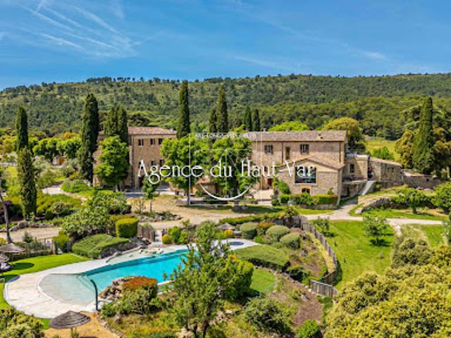 Propriété avec piscine et jardin