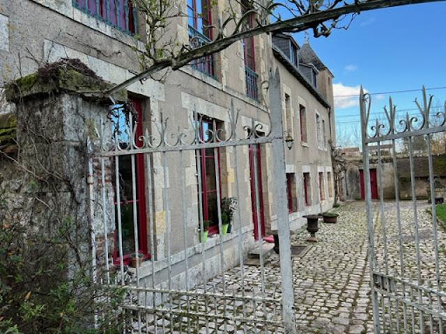 Propriété avec piscine et jardin