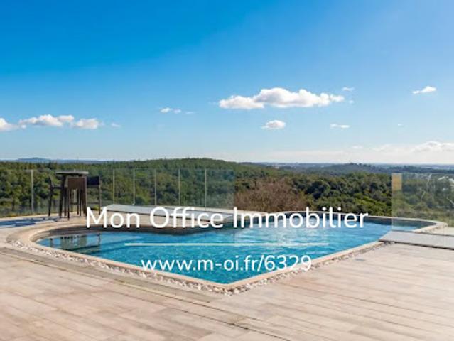 Propriété avec piscine et jardin