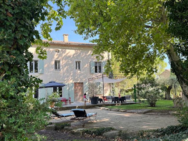 Propriété avec piscine et jardin