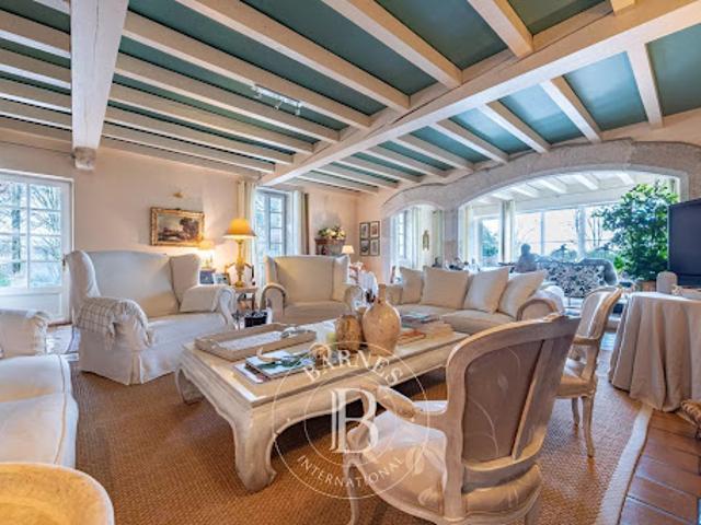 Propriété avec piscine et jardin