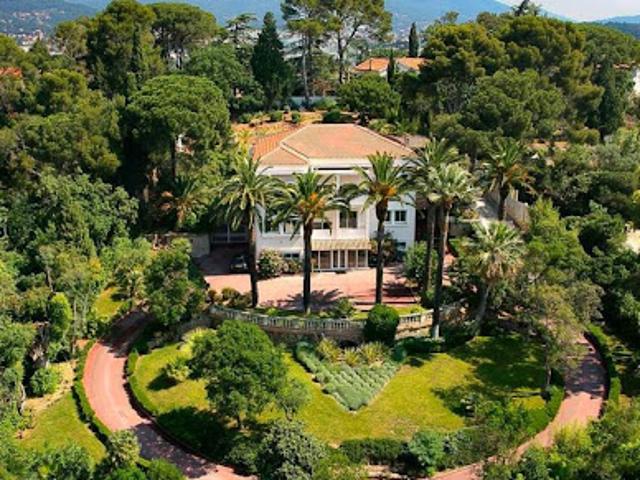 Propriété avec piscine et jardin