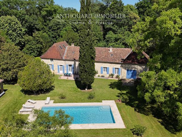 Propriété avec piscine et jardin
