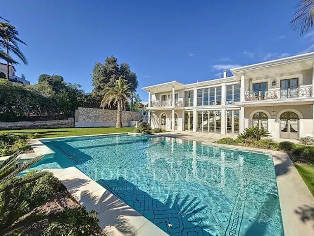 Propriété avec piscine et jardin