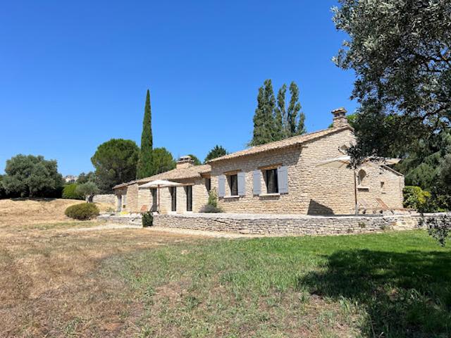 Propriété avec piscine et jardin