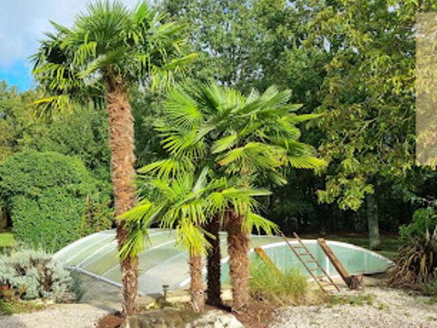 Propriété avec piscine et jardin