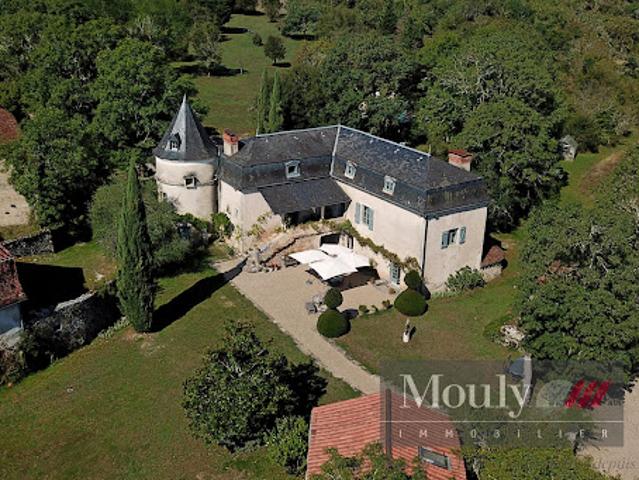 Propriété avec piscine et jardin