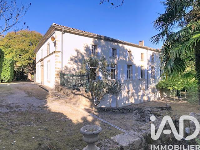 Propriété avec piscine et jardin