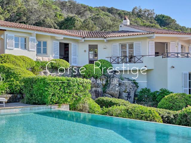 Propriété avec piscine et jardin