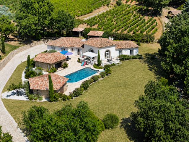 Propriété avec piscine et jardin