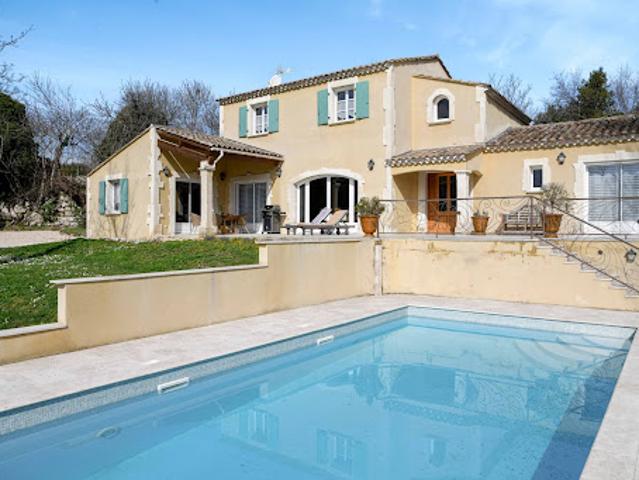 Propriété avec piscine et jardin