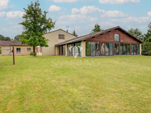 Propriété avec piscine et jardin