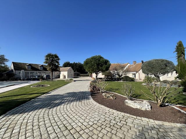 Propriété avec piscine et jardin