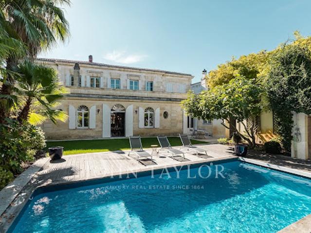 Propriété avec piscine et jardin