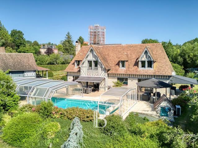 Propriété avec piscine et jardin