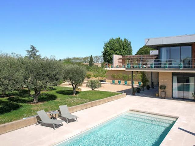 Propriété avec piscine et jardin