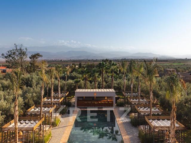 Propriété avec piscine et jardin