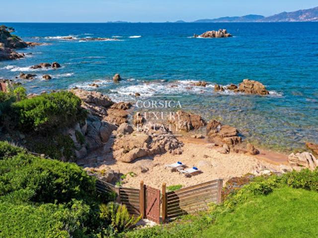 Propriété avec piscine et jardin