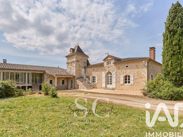 Propriété avec piscine et jardin