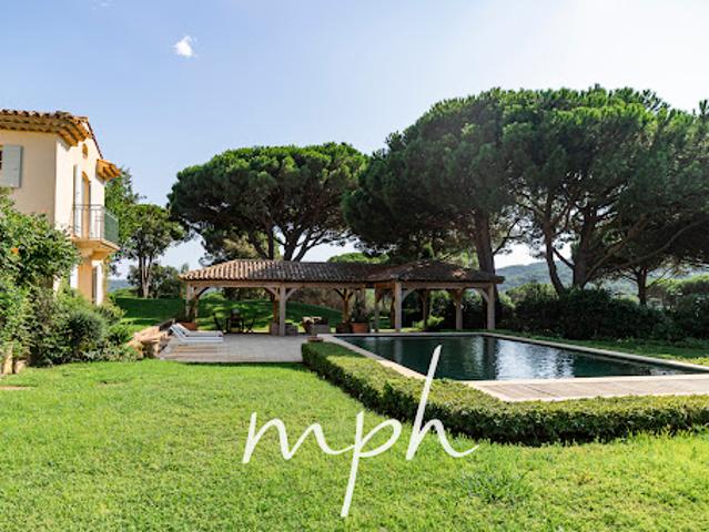 Propriété avec piscine et jardin