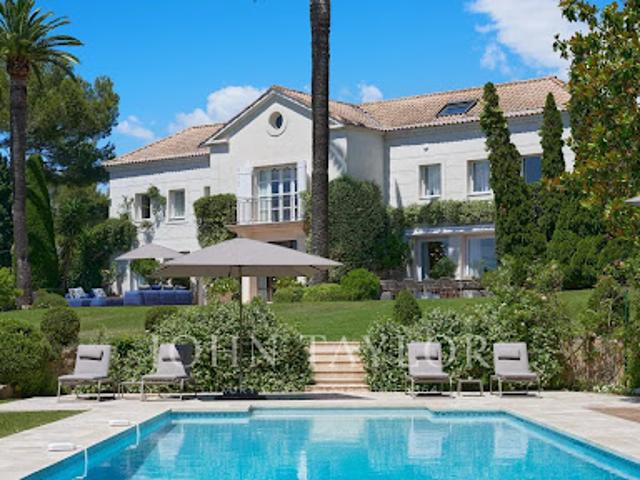 Propriété avec piscine et jardin