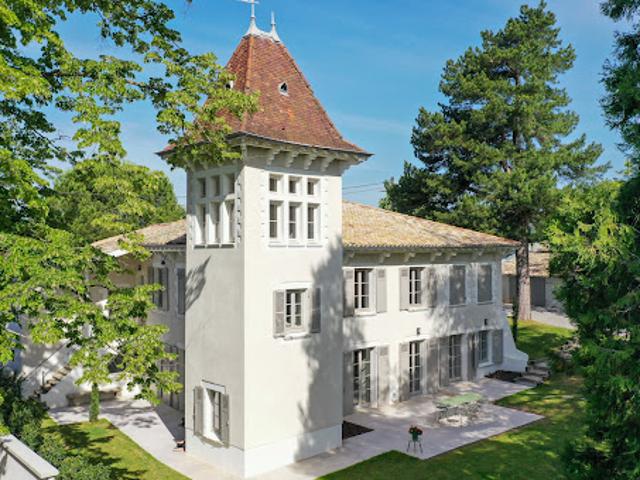 Propriété avec piscine et jardin