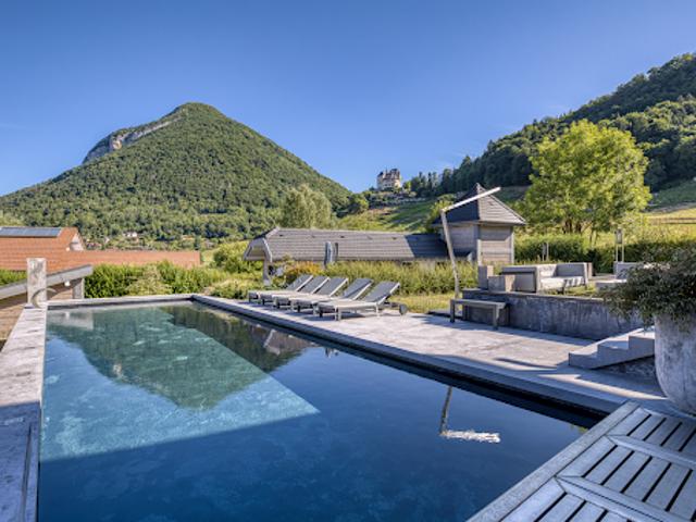 Propriété avec piscine et jardin