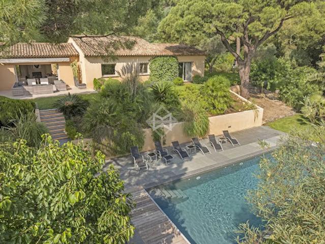 Propriété avec piscine et jardin