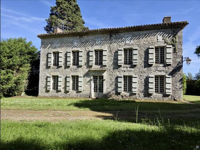 Propriété avec piscine et jardin