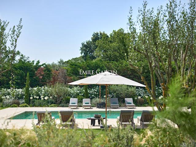 Propriété avec piscine et jardin
