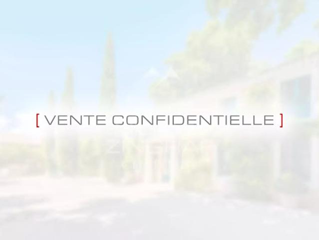 Propriété avec piscine et jardin