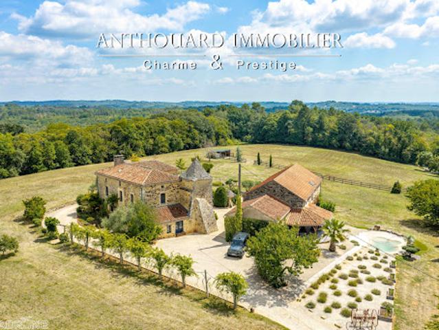 Propriété avec piscine et jardin