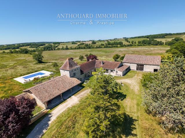 Propriété avec piscine et jardin