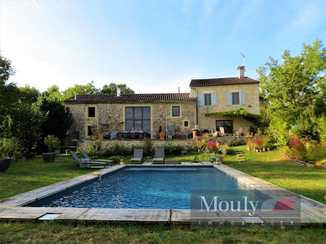 Propriété avec piscine et jardin