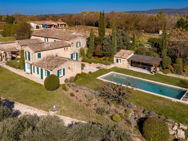 Propriété avec piscine et jardin