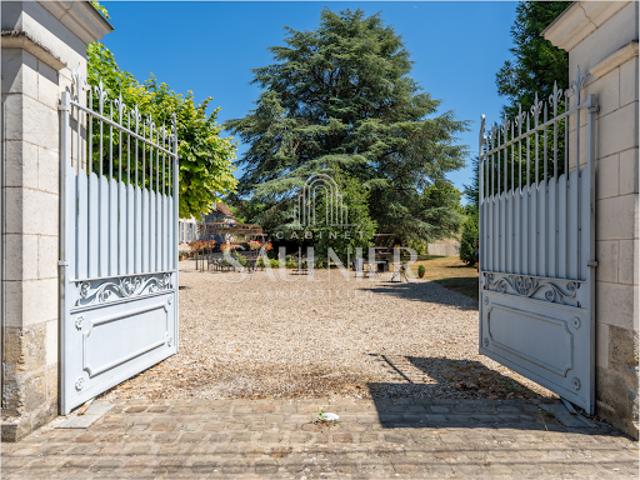 Propriété avec piscine et jardin