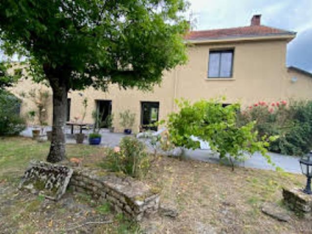 Propriété avec Piscine et Jardin