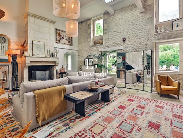 Propriété avec piscine et jardin