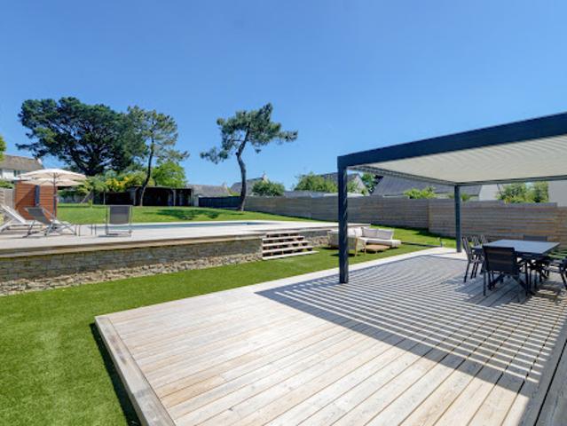 Propriété avec piscine et jardin