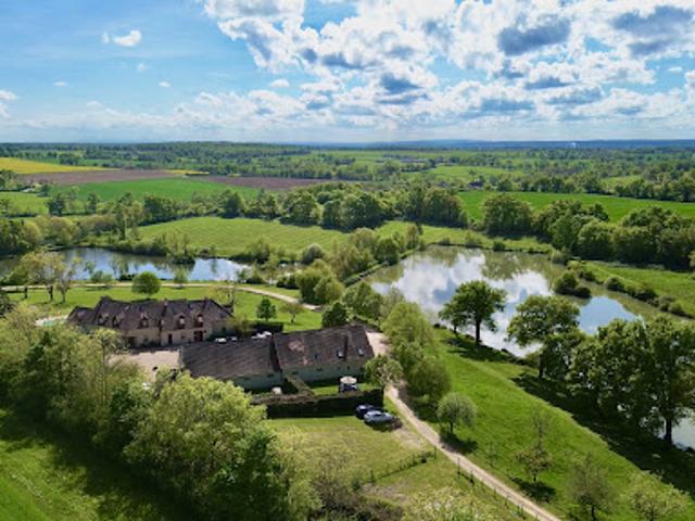 Propriété avec piscine et jardin