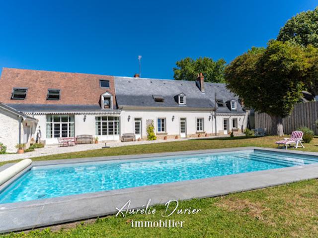 Propriété avec piscine et jardin