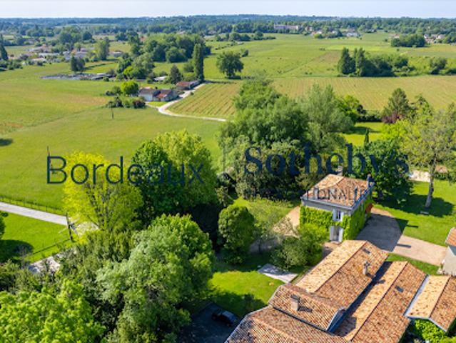 Propriété avec piscine et jardin