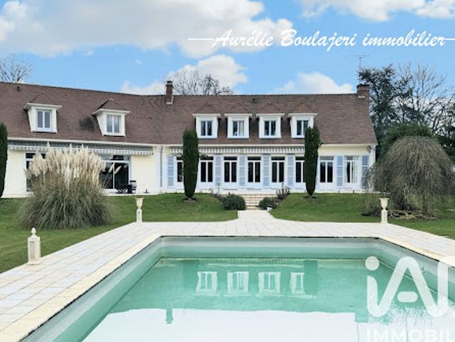 Propriété avec piscine et jardin