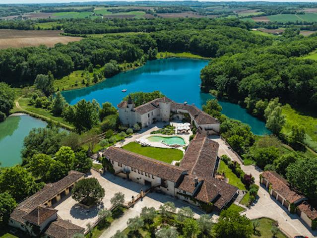 Propriété avec piscine et jardin